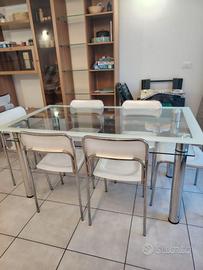 Tavolo in vetro con sei sedie