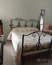 letto matrimoniale in ferro battuto con rete