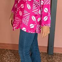 Blusa in seta Ankara del Ghana e foulard fucsia