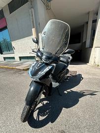 SH125 nero lucido