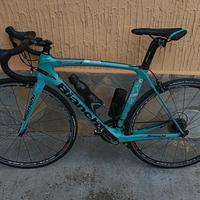 bicicletta in carbonio bianchi 