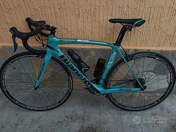 bicicletta in carbonio bianchi 