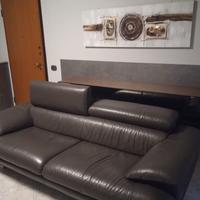 Divano elegante in pelle