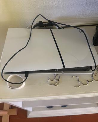 PlayStation 5 con giochi