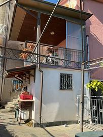 Terratetto con oliveto e sorgente divacqua
