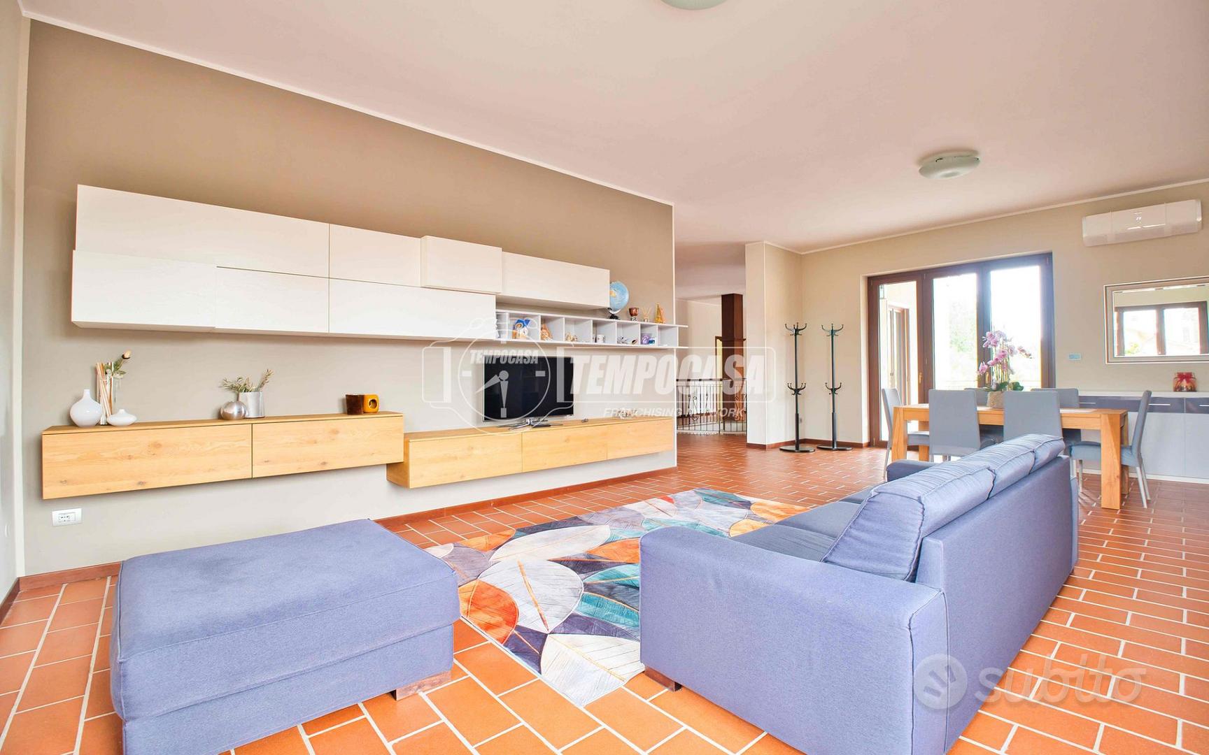 Casa – Vercelli, Brut Fond, Centro - Altro