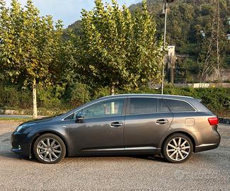Toyota Avensis 2.2 D-Cat aut. Wagon Style Safety