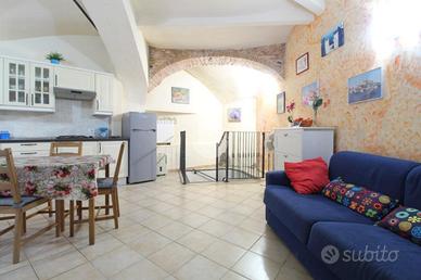 2 LOCALI A IMPERIA