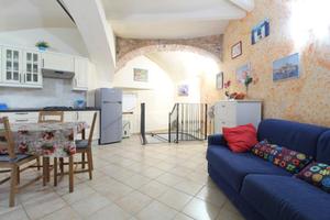 2 LOCALI A IMPERIA