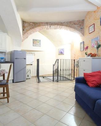 2 LOCALI A IMPERIA
