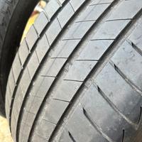 N.2 Gomme Bridgestone Turanza T005 225/40 R18 92Y