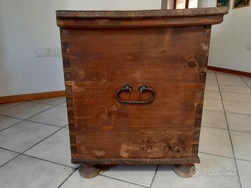 Cassapanca in legno antica