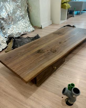 Arredamento artigianale con legno pregiati