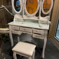 Toeletta ragazza con luci e sgabello