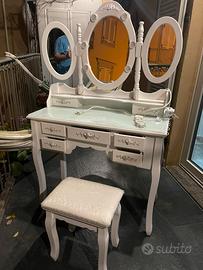 Toeletta ragazza con luci e sgabello