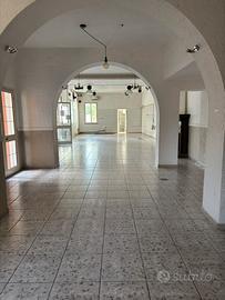 Locale uso commerciale