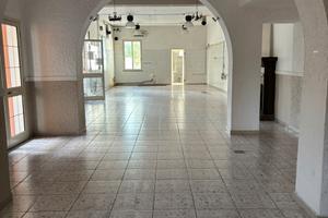 Locale uso commerciale