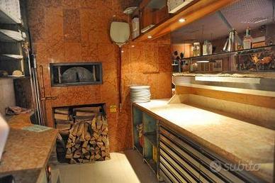 Attività / Licenza di 117 m² con 4 locali a Lucca