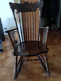 Sedia dondolo in legno