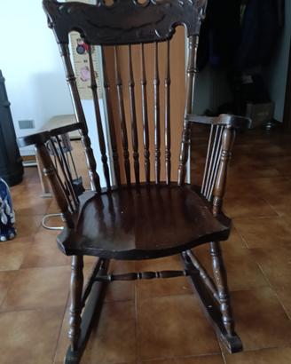 Sedia dondolo in legno