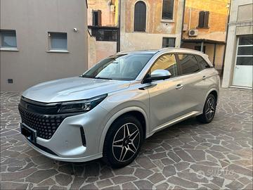DFSK E5 luxury super hybrid plug-in 7 posti