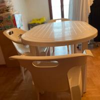 Tavolo da giardino ovale con 4 sedie bianco