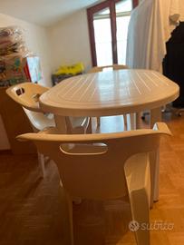 Tavolo da giardino ovale con 4 sedie bianco