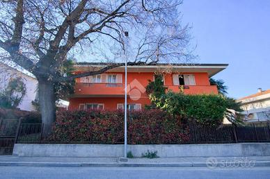 PORZIONE DI BIFAMILIARE A GIULIANOVA