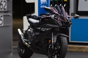 R7 Midnight Black 2024
