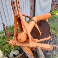 Francizzolle o aratro a tre dischi a sollevatore. 