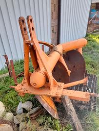 Francizzolle o aratro a tre dischi a sollevatore. 