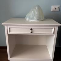 Comodino in legno laccato bianco