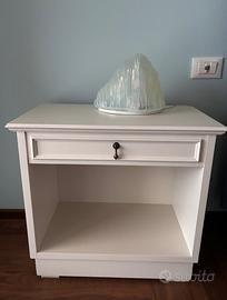 Comodino in legno laccato bianco