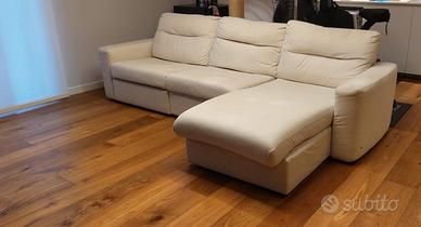 Divano con chaise longue beige