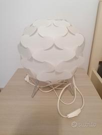 Lampada bianca da tavolo/comodino 