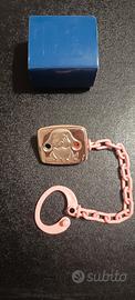 Pinza porta ciuccio in argento laminato color rosa