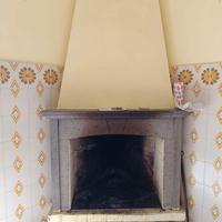 Rivestimento camino in peperino 1956