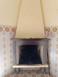 Rivestimento camino in peperino 1956