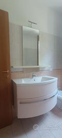 mobile bagno con cassetto, specchio e luce