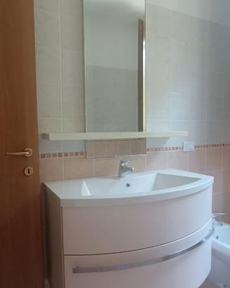 mobile bagno con cassetto, specchio e luce