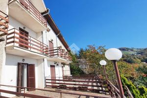 VILLA A SCHIERA A SERRONE