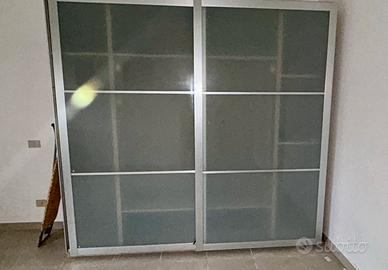 Armadio ad ante scorrevoli