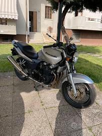 Kawasaki ZR-7 (2001) – Soli 54.800 km