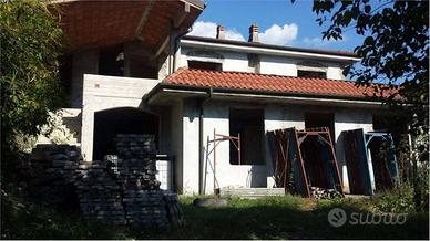 Villa di 370 m² con 5 locali e box auto a Borghett