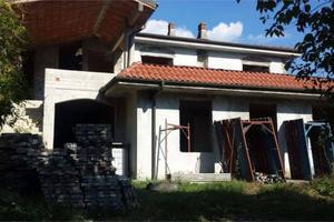 Villa di 370 m² con 5 locali e box auto a Borghett