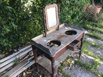 Antico mobile bagno dell’800
