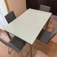 Tavolo in vetro da 4 o da 8 persone