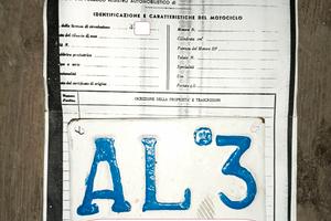 targa in bianco primi anni 50 vespa lambretta