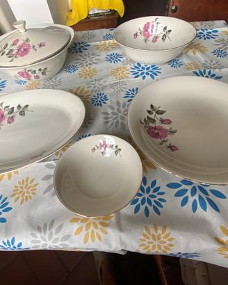 Porcellana, sett: Zuppiera e insalatiera ,