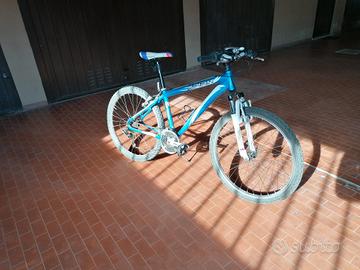 Biciletta mountain bike agazzo 11/15 anni